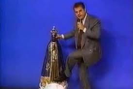 pastor chuta a santa