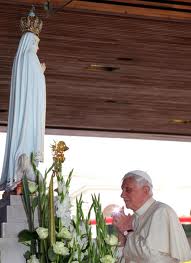 papa-orando-virgem-maria
