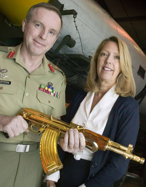 armas de ouro de saddam6