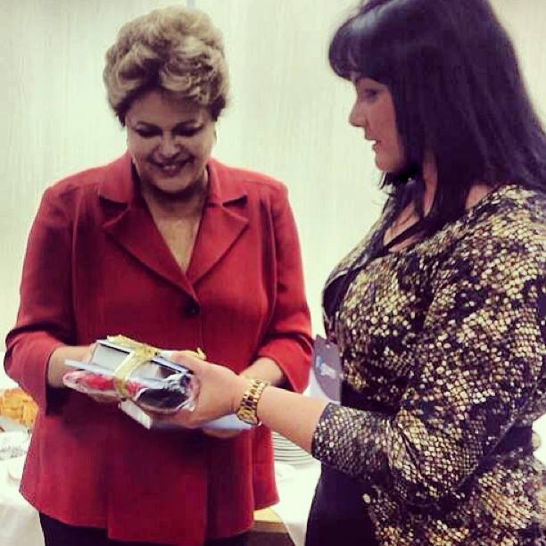 Dilma ganha livros adventistas