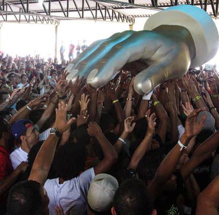 mao de deus satanismo